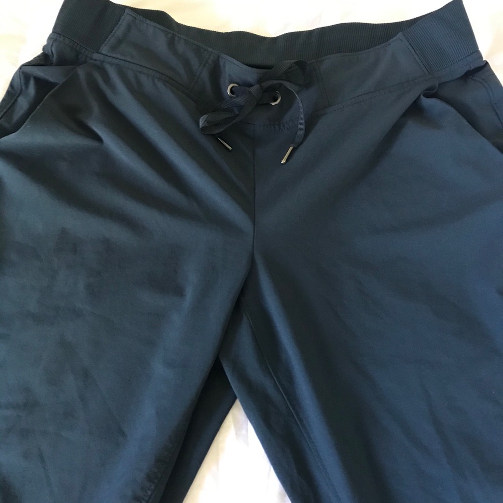 Athleta Size 10 crop workout pants